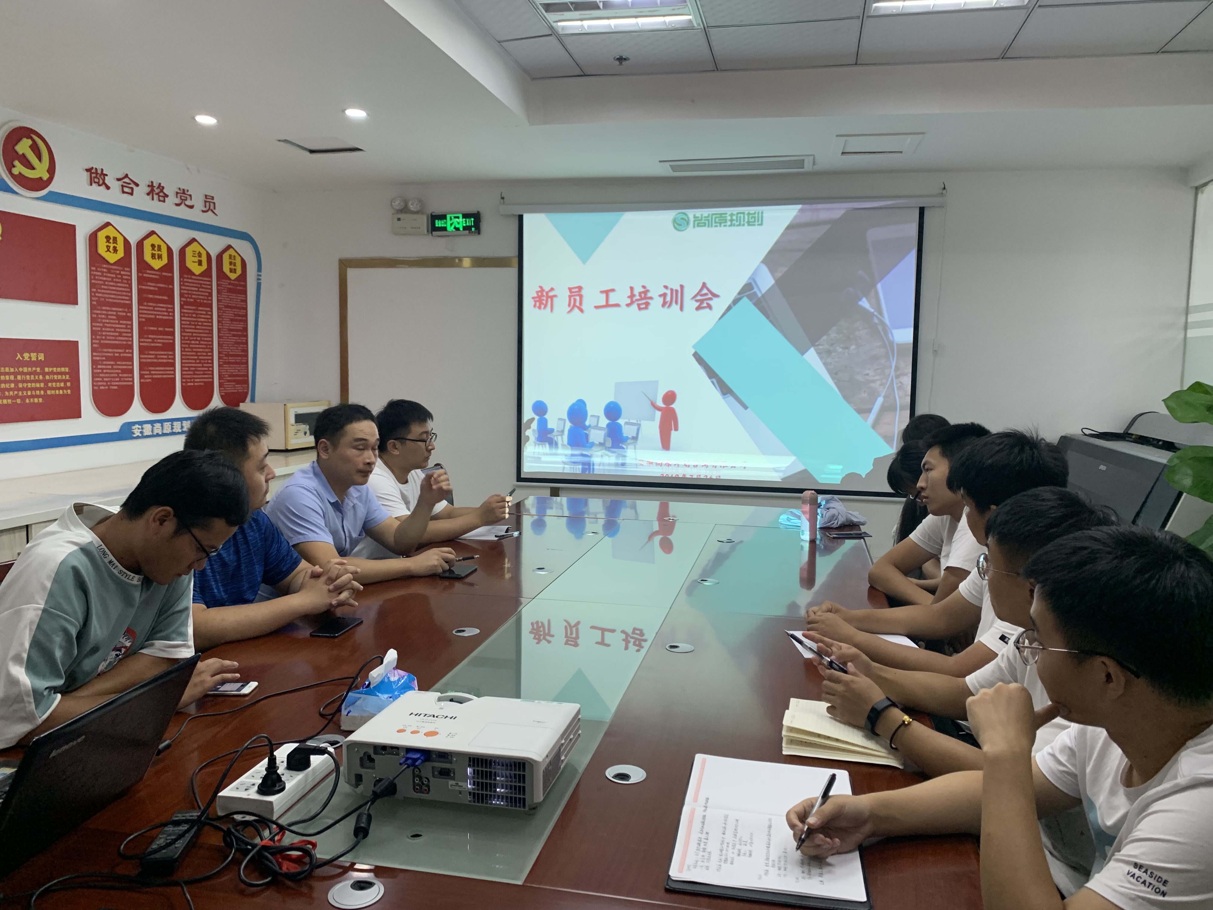  新人培訓(xùn)會(huì)快速展開(kāi)·員工積極參與共同進(jìn)步